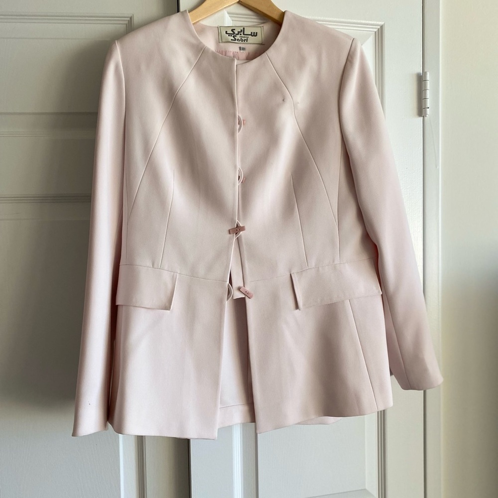 Elegant Pink Suit Jacket with Tailored Fit